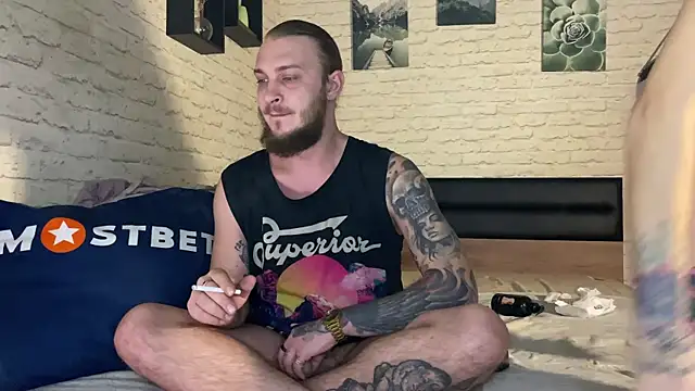 Snapshot of leesmoke chatting on 01/14/25, 10:17 leesmoke online show from 01/14/25, 10:17