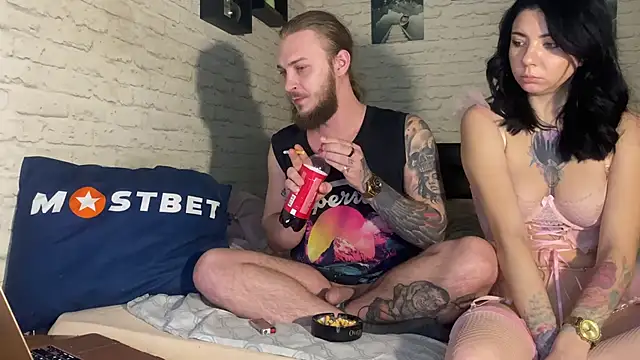 Snapshot of leesmoke chatting on 01/19/25, 01:22 leesmoke online show from 01/19/25, 01:22