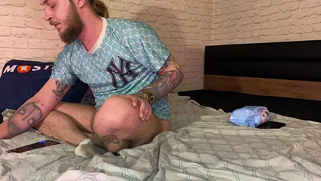 Snapshot of leesmoke chatting on 03/02/25, 02:10 leesmoke online show from 03/02/25, 02:10