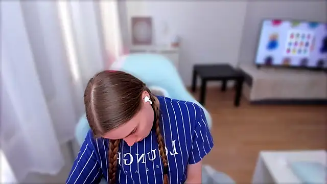 StellaLawless online show from 03/09/25, 05:00