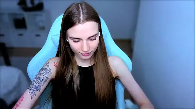 StellaLawless online show from 10/04/25, 08:18