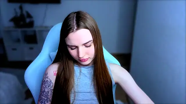 StellaLawless online show from 12/04/25, 12:09