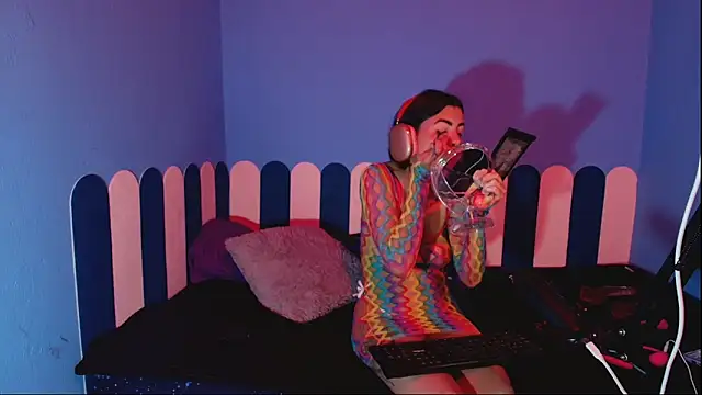 IsisRouse online show from 03/06/26, 03:03