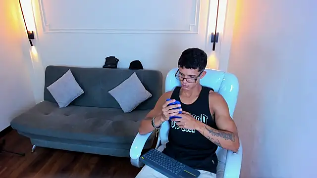 Paradise boy s online show from 12/22/25, 04:48