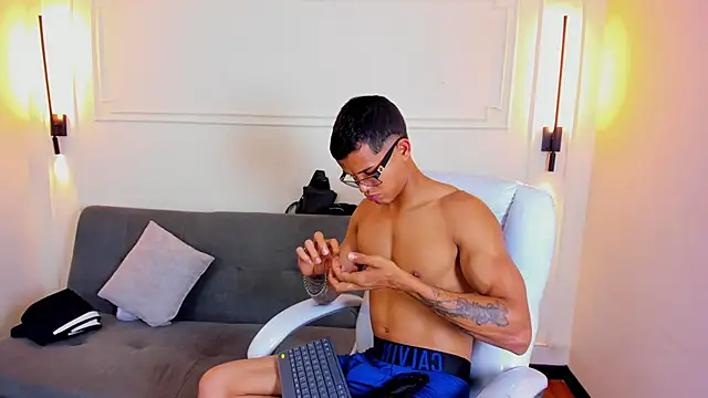 Paradise boy s online show from 02/26/26, 08:19