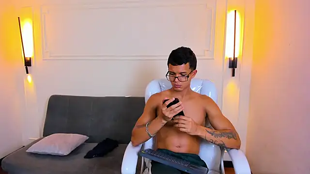 Paradise boy s online show from 04/11/26, 06:56