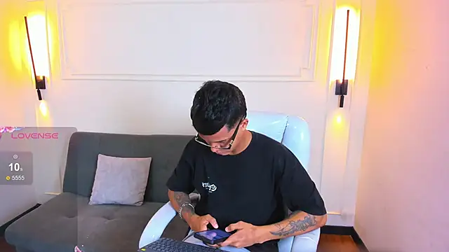 Paradise boy s online show from 04/20/26, 02:31