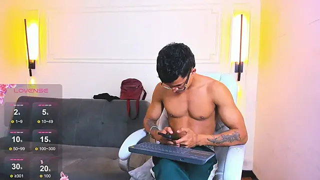 Paradise boy s online show from 05/18/26, 02:56