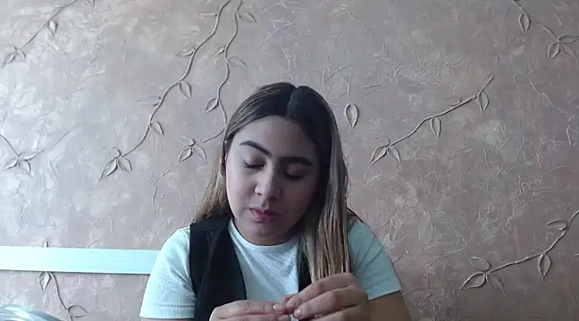 Miabonnett  online show from 02/04/25, 01:16