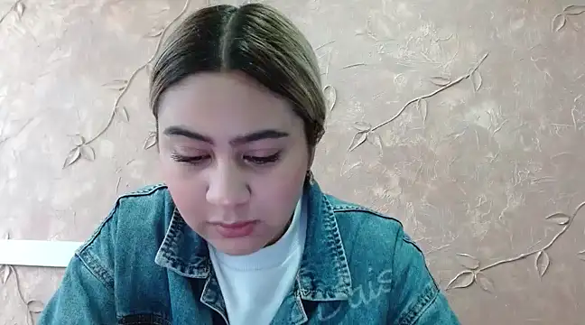 Miabonnett  online show from 02/25/25, 12:03