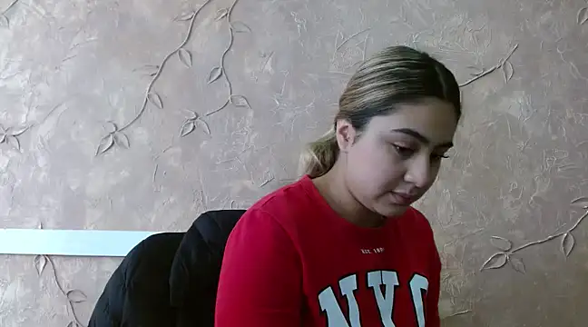 Miabonnett  online show from 03/11/25, 12:06