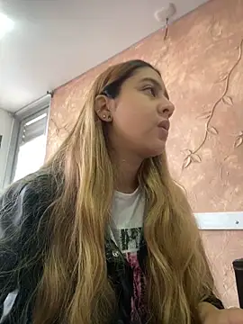 Miabonnett  online show from 10/10/25, 12:04