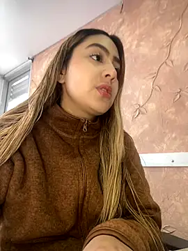 Miabonnett  online show from 10/13/25, 12:05