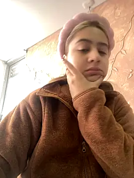 Miabonnett  online show from 10/21/25, 12:06