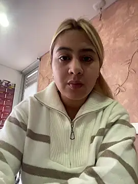 Miabonnett  online show from 10/23/25, 12:15