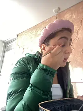 Miabonnett  online show from 11/27/25, 12:18