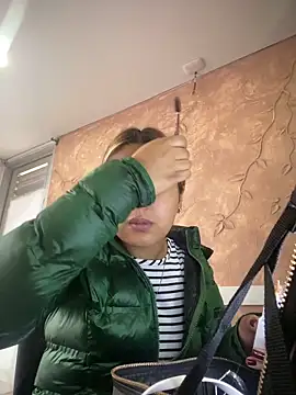 Snapshot of Miabonnett_ chatting on 12/19/25, 12:23 Miabonnett online show from 12/19/25, 12:23