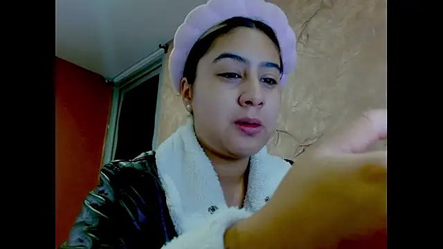 Snapshot of Miabonnett_ chatting on 01/09/26, 12:19 Miabonnett online show from 01/09/26, 12:19