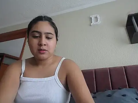 Snapshot of Miabonnett_ chatting on 02/17/26, 02:57 Miabonnett online show from 02/17/26, 02:57