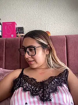 Snapshot of Miabonnett_ chatting on 02/25/26, 03:21 Miabonnett online show from 02/25/26, 03:21