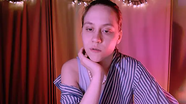 Snapshot of Malinax chatting on 12/06/24, 10:30 Malinax online show from 12/06/24, 10:30