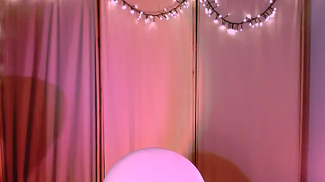 Snapshot of Malinax chatting on 12/16/24, 11:28 Malinax online show from 12/16/24, 11:28