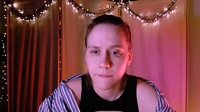 Snapshot of Malinax chatting on 01/06/25, 10:47 Malinax online show from 01/06/25, 10:47