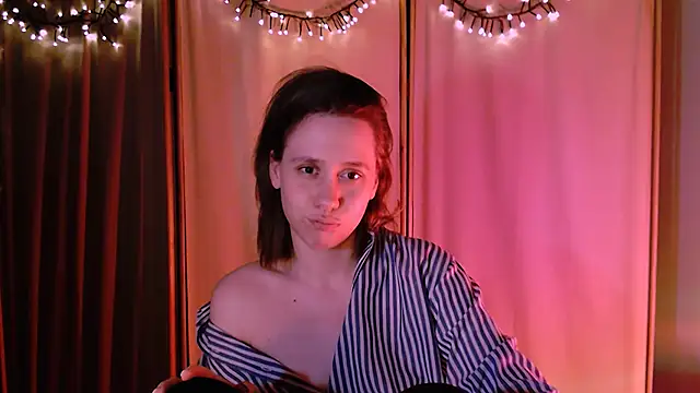 Snapshot of Malinax chatting on 01/13/25, 10:45 Malinax online show from 01/13/25, 10:45