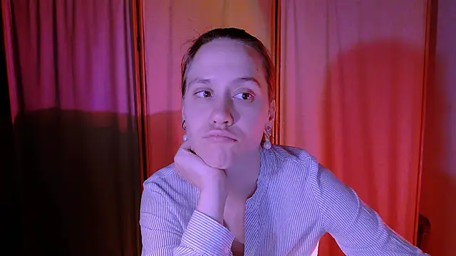 Snapshot of Malinax chatting on 10/13/25, 10:10 Malinax online show from 10/13/25, 10:10