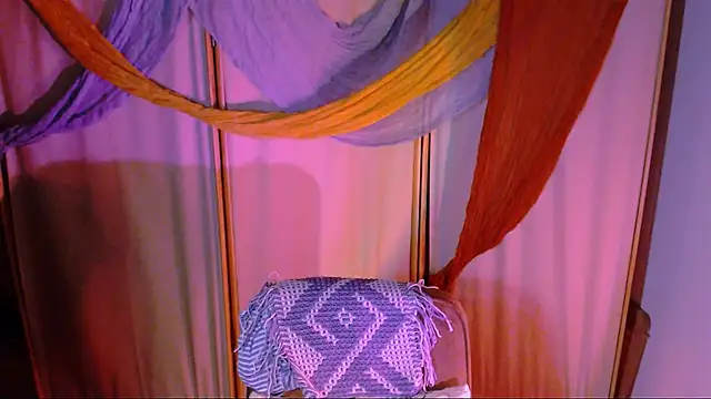 Snapshot of Malinax chatting on 11/21/25, 10:41 Malinax online show from 11/21/25, 10:41