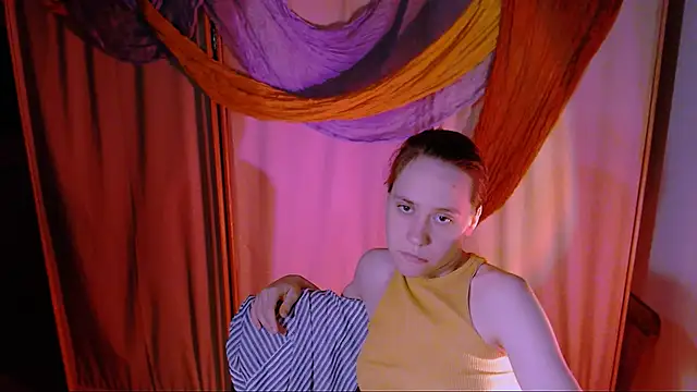 Snapshot of Malinax chatting on 12/04/25, 10:18 Malinax online show from 12/04/25, 10:18