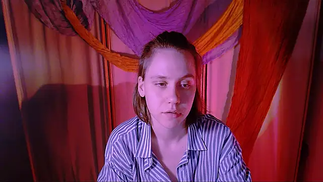 Snapshot of Malinax chatting on 12/14/25, 10:25 Malinax online show from 12/14/25, 10:25