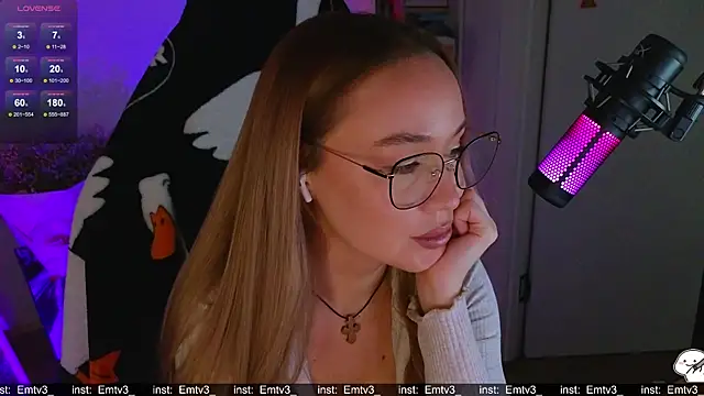 Emili1- online show from 12/18/25, 11:27