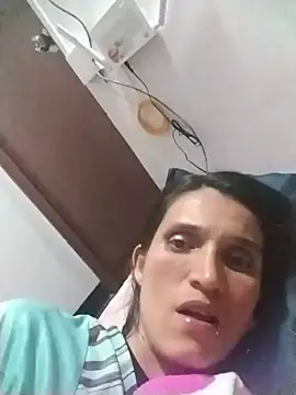 Snapshot of Nathasha_LatinHot chatting on 10/11/25, 07:18 Nathasha LatinHot online show from 10/11/25, 07:18