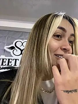 Snapshot of emma_oxford chatting on 12/09/24, 08:23 emma oxford online show from 12/09/24, 08:23