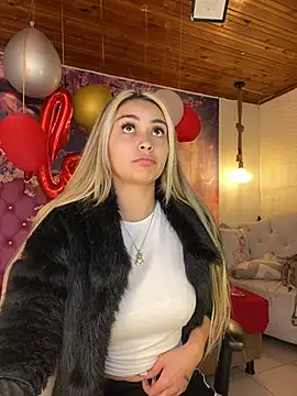 Snapshot of emma_oxford chatting on 02/18/25, 08:25 emma oxford online show from 02/18/25, 08:25