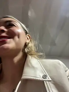 Snapshot of emma_oxford chatting on 03/06/25, 08:48 emma oxford online show from 03/06/25, 08:48