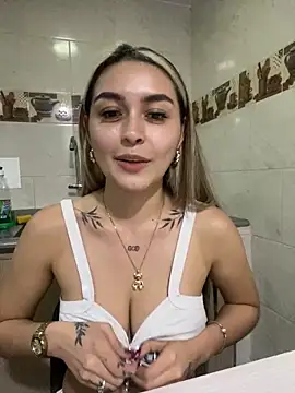 Snapshot of emma_oxford chatting on 03/09/25, 12:00 emma oxford online show from 03/09/25, 12:00