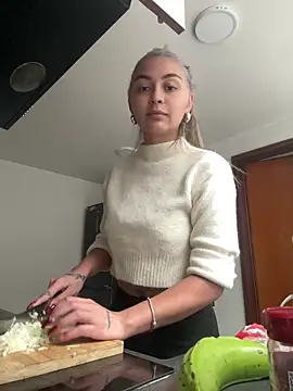 Snapshot of emma_oxford chatting on 02/03/26, 05:18 emma oxford online show from 02/03/26, 05:18