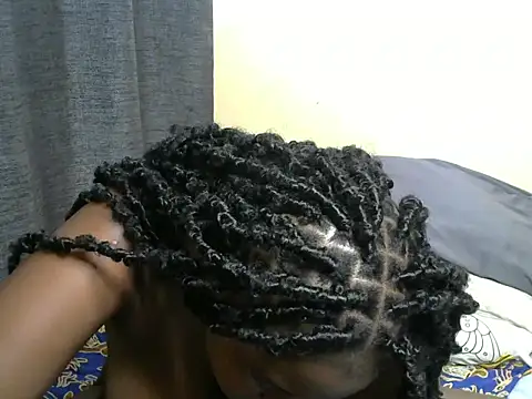 Snapshot of freaky_belle chatting on 12/18/24, 10:08 freaky belle online show from 12/18/24, 10:08