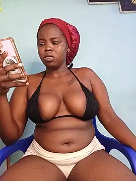 Snapshot of freaky_belle chatting on 06/18/26, 12:53 freaky belle online show from 06/18/26, 12:53