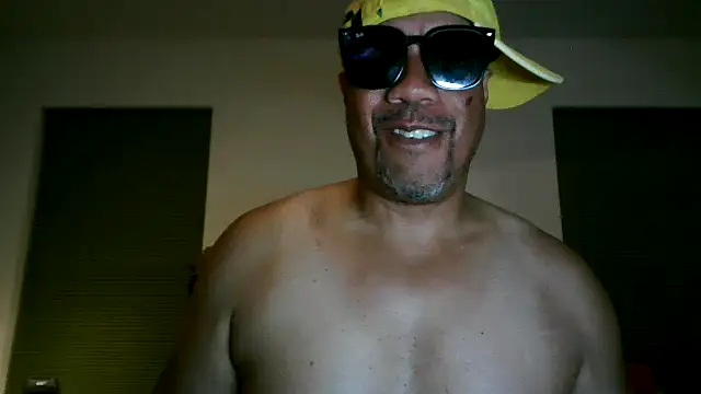Snapshot of pimpdaddy4ever chatting on 05/05/26, 02:08 pimpdaddy4ever online show from 05/05/26, 02:08