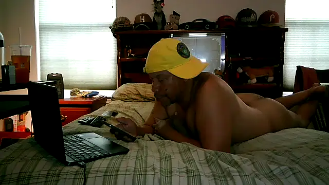 Snapshot of pimpdaddy4ever chatting on 05/09/26, 02:33 pimpdaddy4ever online show from 05/09/26, 02:33