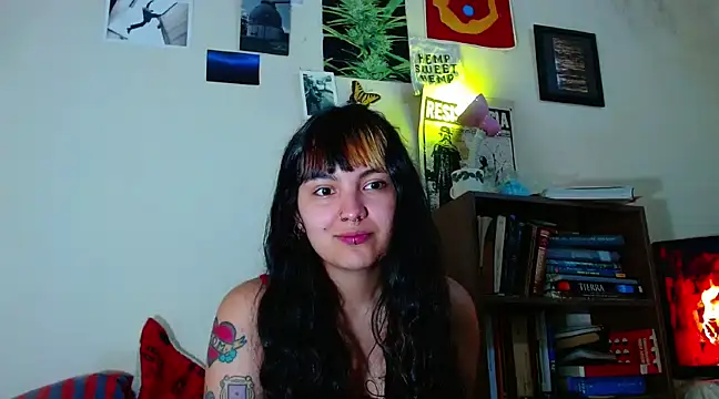 Snapshot of sweetiee_mary chatting on 02/14/25, 04:41 sweetiee mary online show from 02/14/25, 04:41