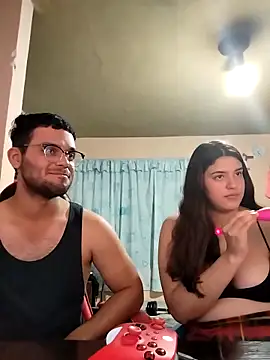 Snapshot of Carandrew chatting on 02/14/25, 04:15 Carandrew online show from 02/14/25, 04:15