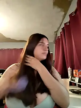 Snapshot of Carandrew chatting on 12/16/25, 04:28 Carandrew online show from 12/16/25, 04:28