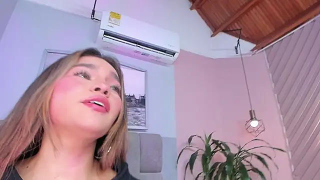 selene tylor  online show from 04/04/26, 08:06