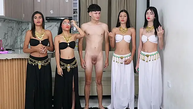 Snapshot of maidengirls chatting on 10/31/25, 07:37 maidengirls online show from 10/31/25, 07:37