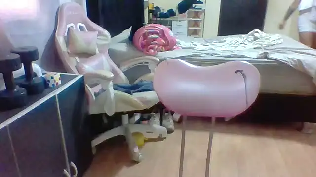 Snapshot of Jennxdolls chatting on 02/15/25, 04:45 Jennxdolls online show from 02/15/25, 04:45