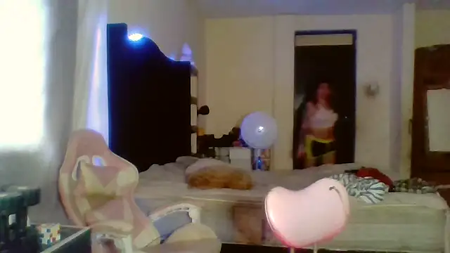 Snapshot of Jennxdolls chatting on 02/20/25, 03:41 Jennxdolls online show from 02/20/25, 03:41